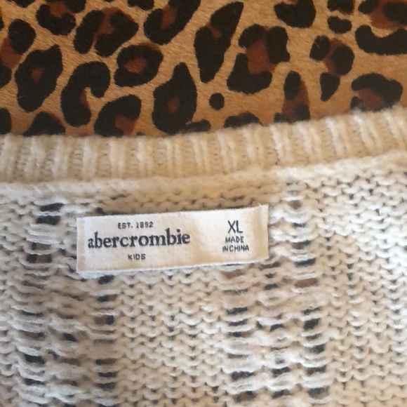 ABERCROMBIE SWEATER - Picture 2 of 2